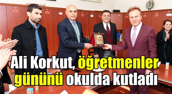 Ali Korkut, öğretmenler gününü okulda kutladı