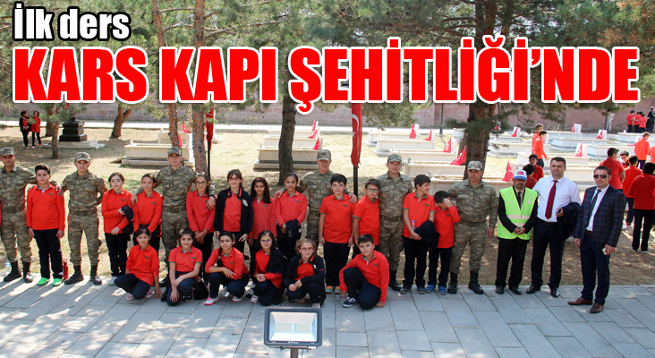 Atatürk Üniversitesi Vakıf Okulları öğrencileri, ilk dersi Kars Kapı Şehitliği’nde yaptı
