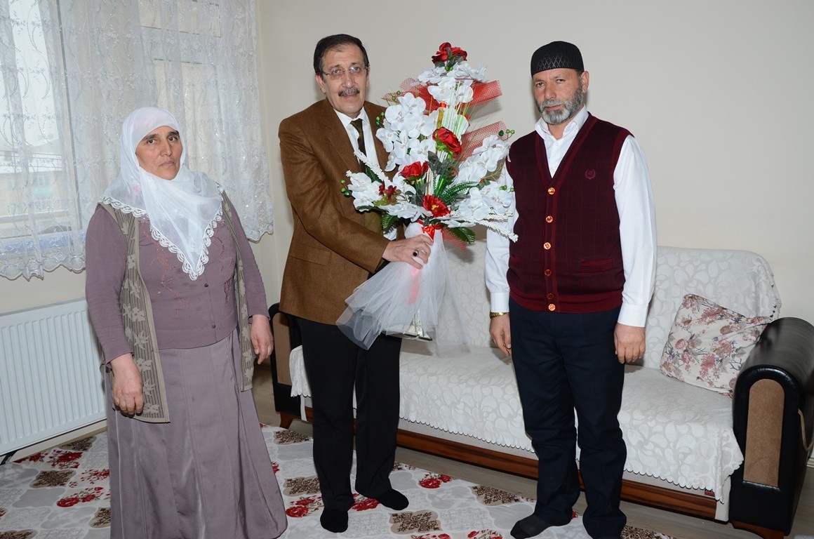 Başkan Bulutlar, şehit Metin Aydemir’in ailesini ziyaret etti