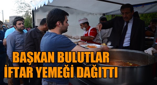 Başkan Bulutlar, vatandaşla iftar sofralarında buluştu