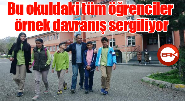 Bu okuldaki tüm öğrenciler örnek davranış sergiliyor