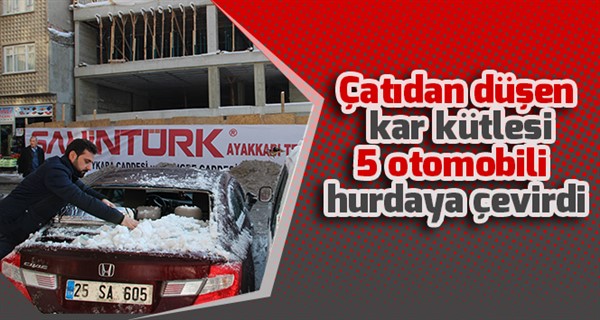 Çatıdan düşen kar kütlesi, 5 otomobili hurdaya çevirdi
