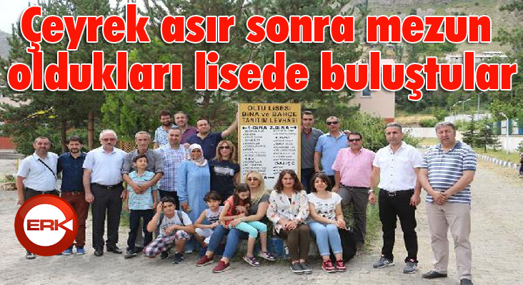 Çeyrek asır sonra mezun oldukları lisede buluştular