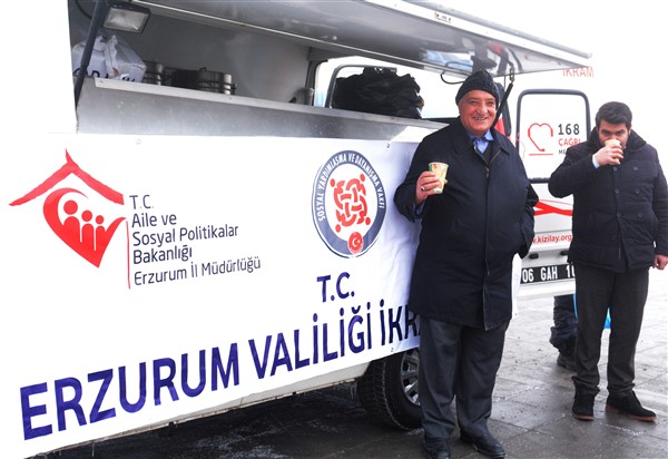 Erzurum Valiliğince vatandaşlara ücretsiz çorba dağıtılıyor