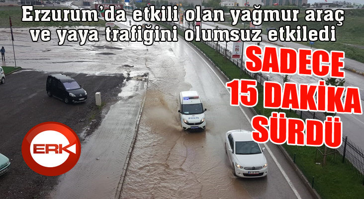 Erzurum’da etkili olan yağmur araç ve yaya trafiğini olumsuz etkiledi 