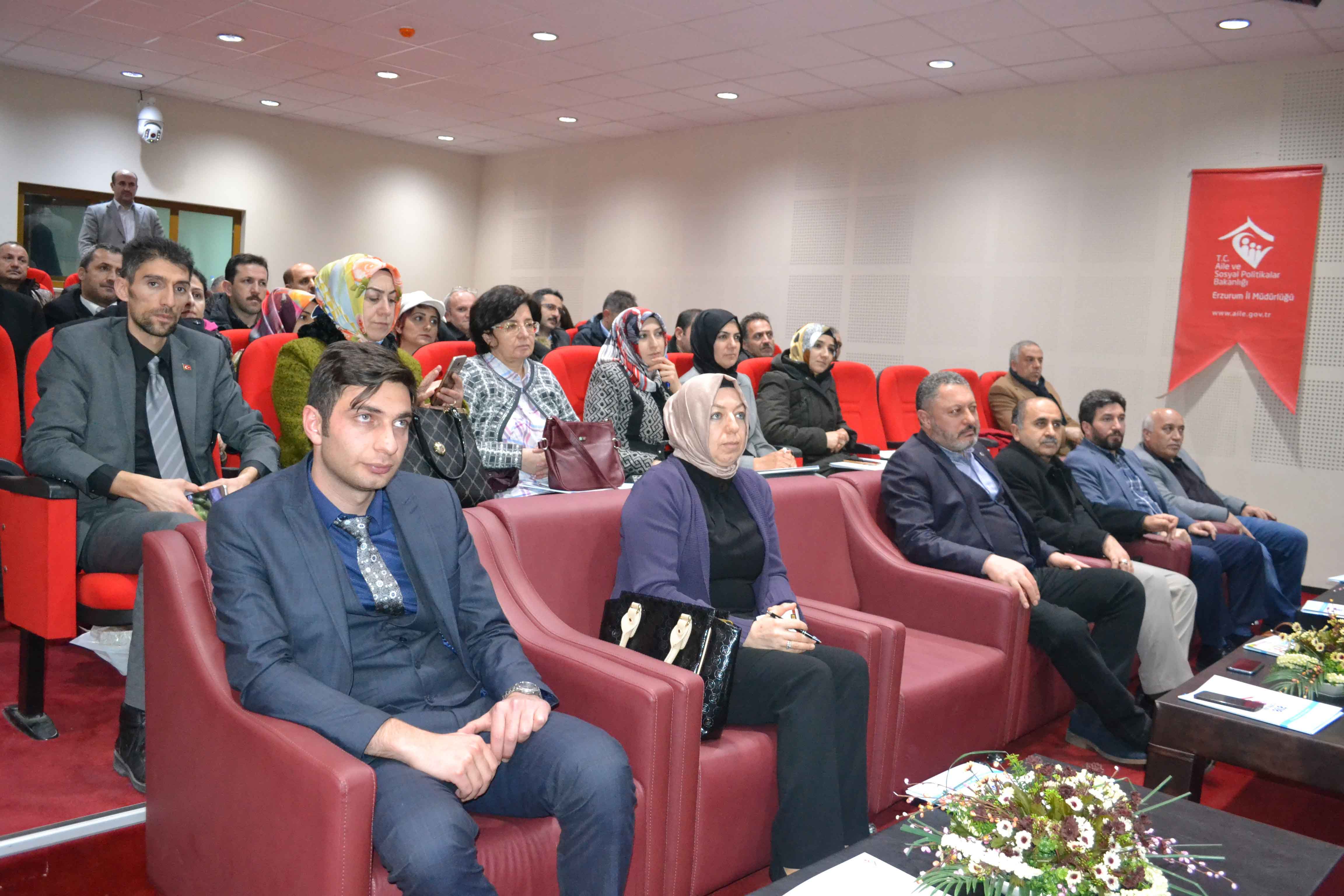 Erzurum’da “Koruyucu Aile Hizmeti” semineri