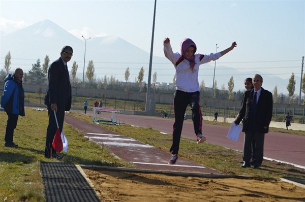 Erzurum’da puanlı atletizm heyecanı