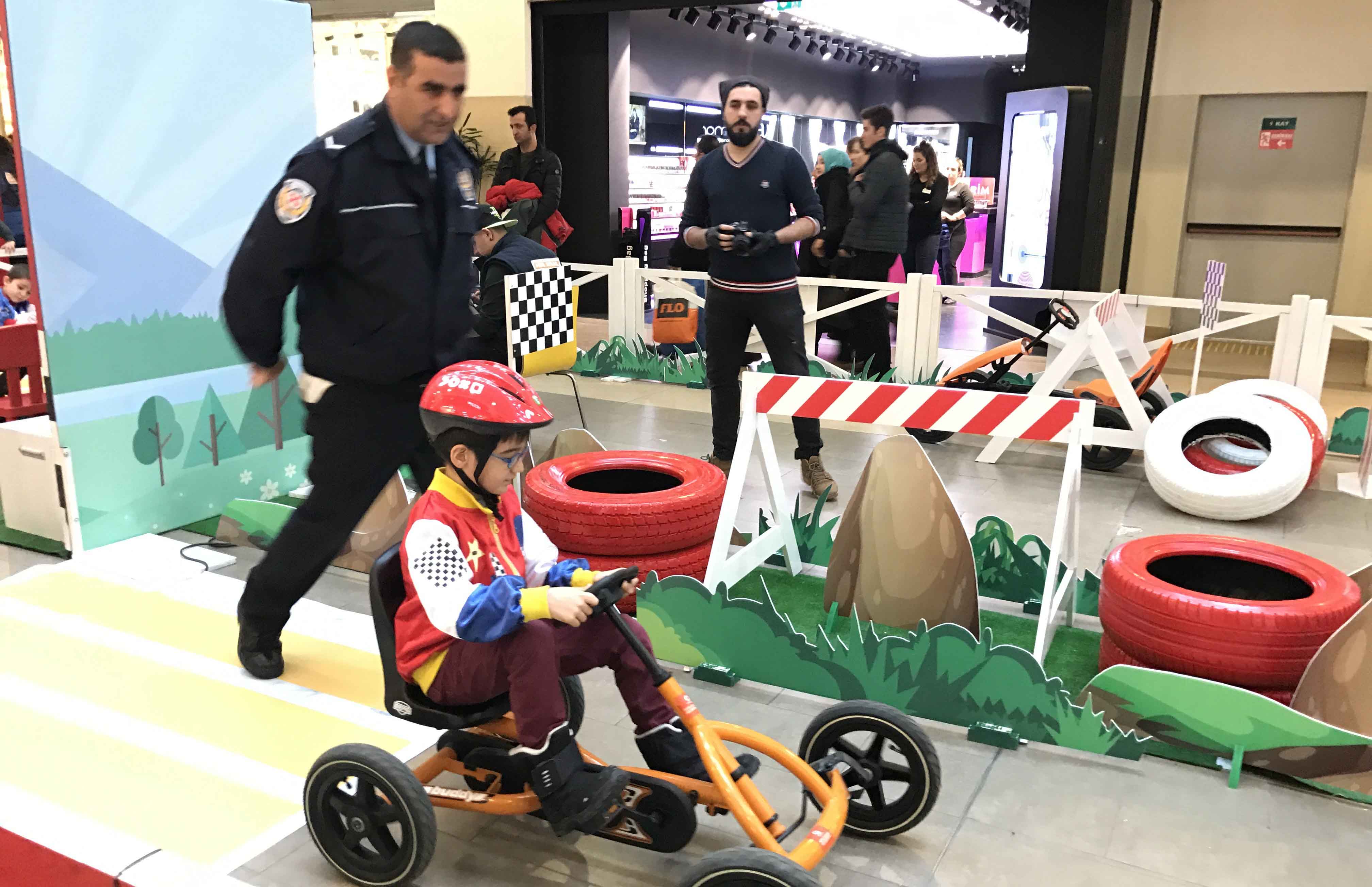 Forum Erzurum’da Mini Sürüş Akademisi tüm hızıyla sürüyor