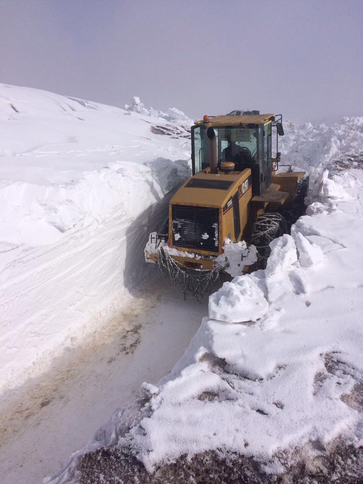 Karla mücadele ekipleri kapalı köy yollarını açıyor