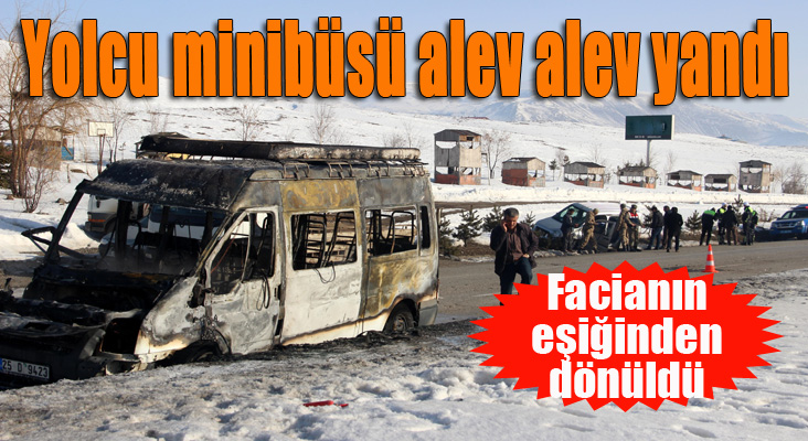 Kaza sonrası yolcu minibüsü alev alev yandı