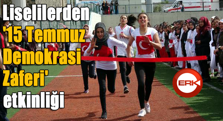 Liselilerden '15 Temmuz Demokrasi Zaferi' etkinliği