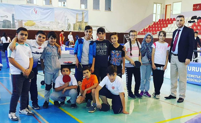 Masa tenisinde Atatürk Kupası için yarıştılar