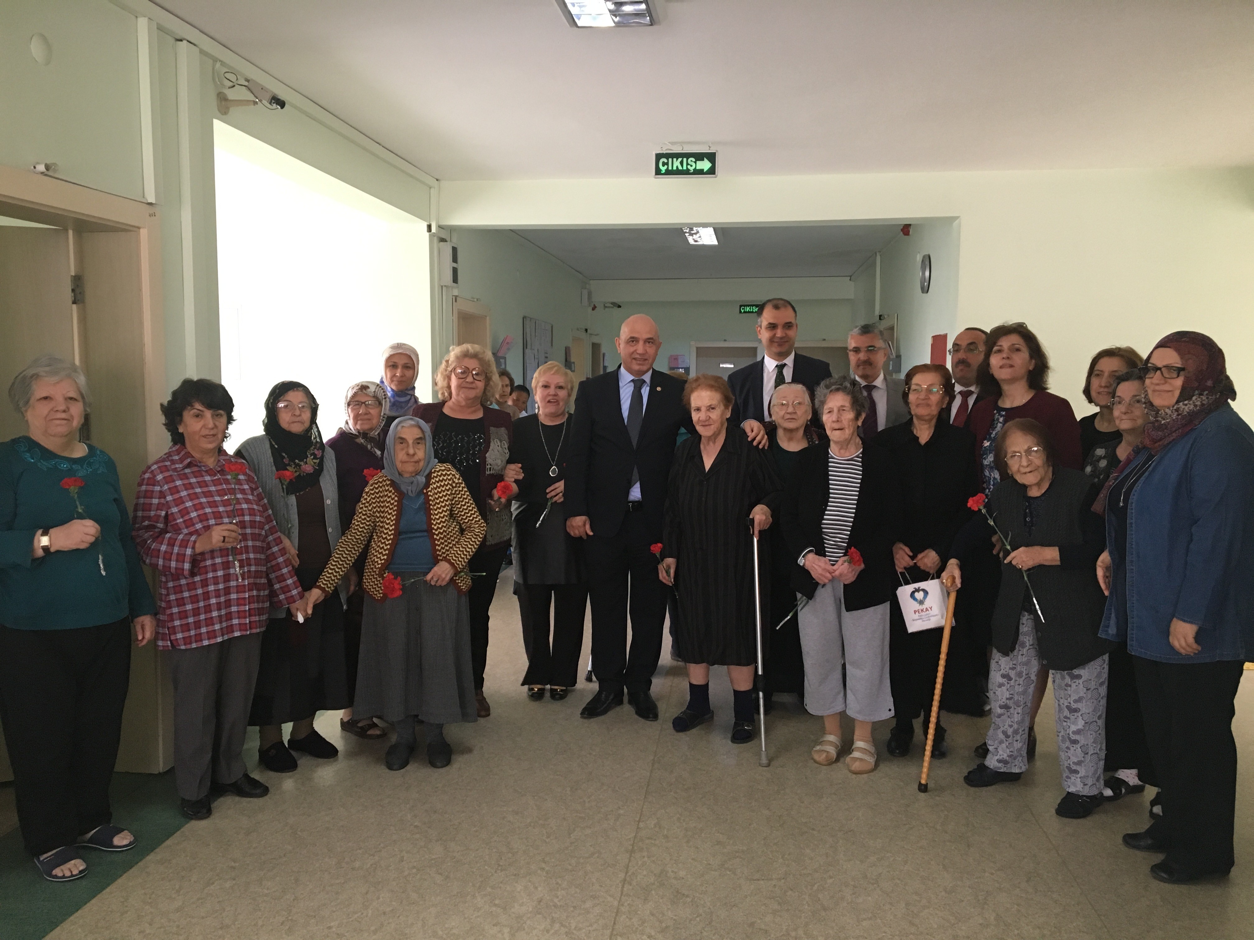 Milletvekili Ilıcalı' dan Huzur Evi Yaşlı Bakım ve Rehabilitasyon Merkezi’ne ziyaret