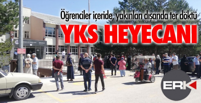 Öğrenciler sınavda yakınları dışarıda ter döktü