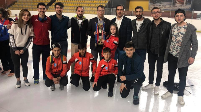 Palandöken Belediyesi short track sporcuları Türkiye’de bir numara
