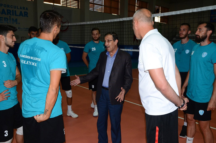 Palandöken Belediyesi voleybol takımı yeni sezon hazırlıklarını sürdürüyor 