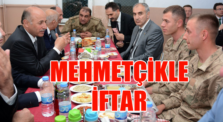 Vali Azizoğlu Mehmetçikle birlikte iftar açtı