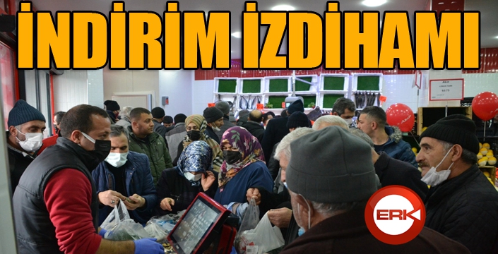 Açılışa özel yapılan indirim izdihama neden oldu