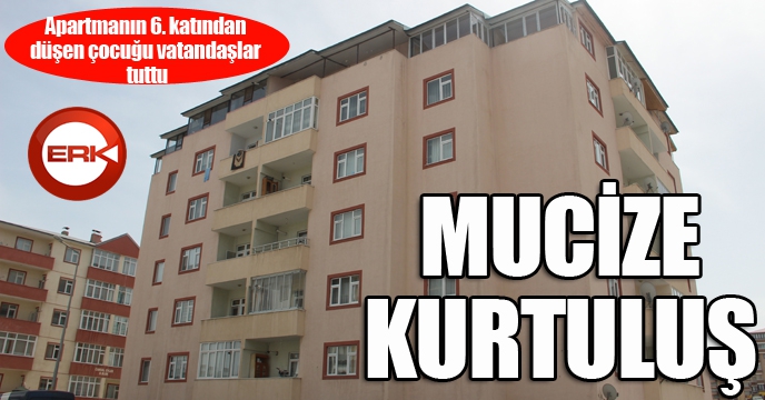 Apartmanın 6. katından düşen çocuğu vatandaşlar tuttu