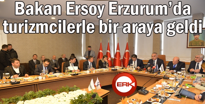 Bakan Ersoy, turizmcilerle bir araya geldi