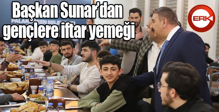 Başkan Sunar gençleri ağırladı