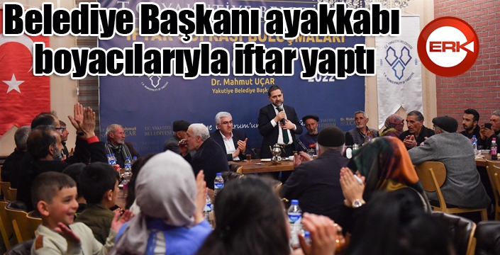 Belediye Başkanı ayakkabı boyacılarıyla iftar yaptı