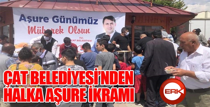 Çat Belediyesi'nden halka aşure ikramı...