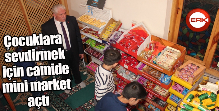 Çocuklara camiyi sevdirmek için camide mini market açtı