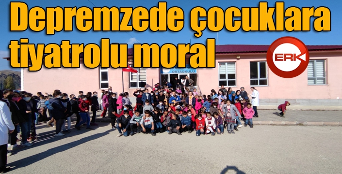 Depremzede çocuklara tiyatrolu moral