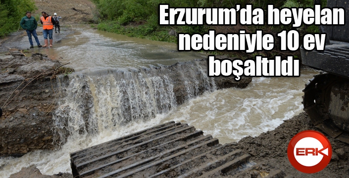 Erzurum’da heyelan nedeniyle 10 ev boşaltıldı, mezarlar tahrip oldu