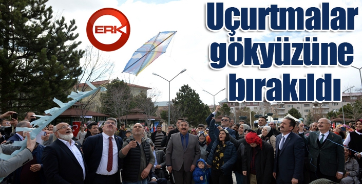 Erzurum’da özel bireyler tarafından uçurtmalar gökyüzüne bırakıldı