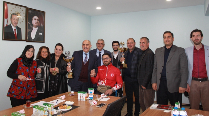 Erzurum Kent Konseyi Milli Sporcu Seven’i altınla ödüllendirdi