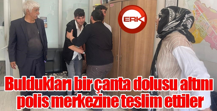 Gençlerden örnek davranış: Buldukları bir çanta dolusu altını polis merkezine teslim ettiler