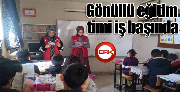 Gönüllü eğitim timi iş başında