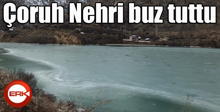 İspir'de Çoruh Nehri buz tuttu