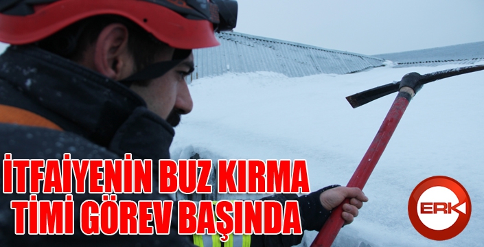 İtfaiyenin buz kırma timi görev başında