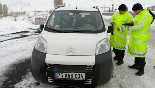 Jandarma trafik ekipleri emniyet kemeri denetimi yaptı