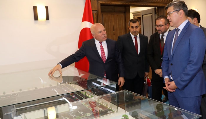 Kazakistan’ın Ankara Büyükelçisi Saparbekuly’den Başkan Sekmen’e ziyaret 