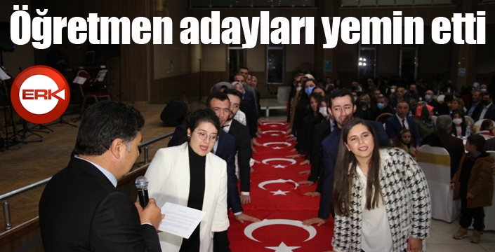 Öğretmen adayları bayrak üzerine yemin ettiler