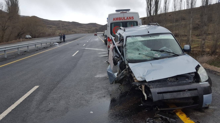 Oltu’da Trafik kazası: 3 yaralı