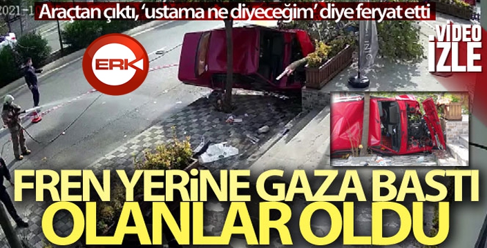 Otomobilin kaldırımdaki ağaçlara çarpıp yan yattığı anlar kamerada