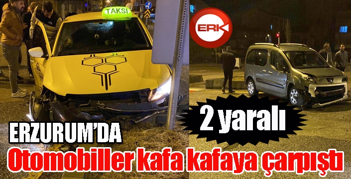 Otomobiller kavşakta kafa kafaya çarpıştı