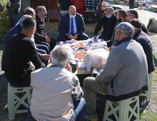 Pazarcı esnafından Başkan Orhan’a kahvaltı sürprizi