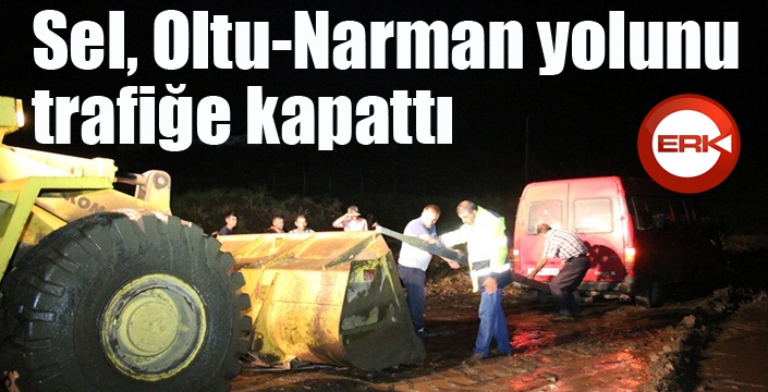 Sel, Oltu-Narman yolunu trafiğe kapattı