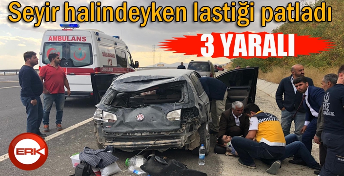 Seyir halindeyken lastiği patlayan araç kaza yaptı: 3 yaralı