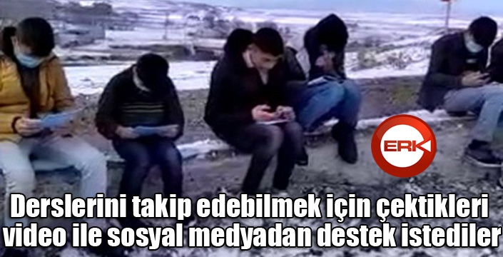 Soğuk havada köyün tepesinde internetten ders dinliyorlar