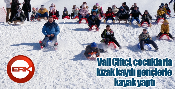 Vali Çiftçi çocuklarla kızak kaydı, gençlerle kayak yaptı