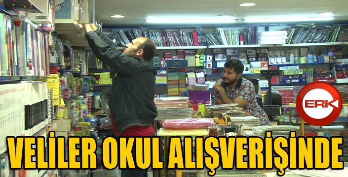 Veliler okul alışverişinde