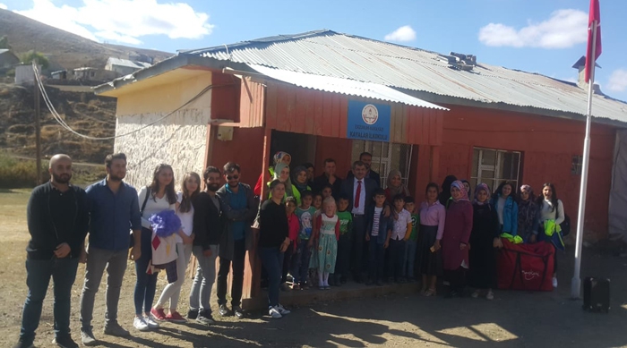 Yakutiye Gençlik Merkezi Gönüllü Gençlerinden Fatma öğretmene ziyaret