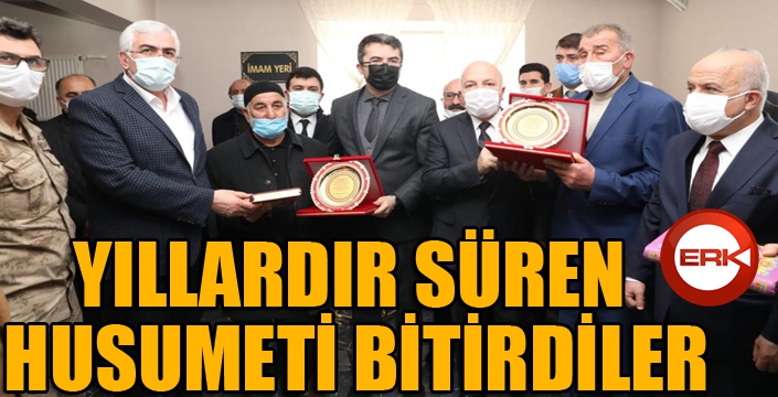 Yıllardır süren husumeti bitirdiler...